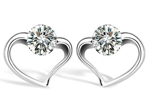 Fashionable silver earring